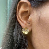 Boucles petites fleurs en acier doré, vue 2