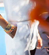 Barcelet nahua porté, barcelet coloré orange,  ce bracelet de la marque bijoux française nahua est très original et créatif. En vente en boutique de bijoux à Paris et sur le site de bijoux naode