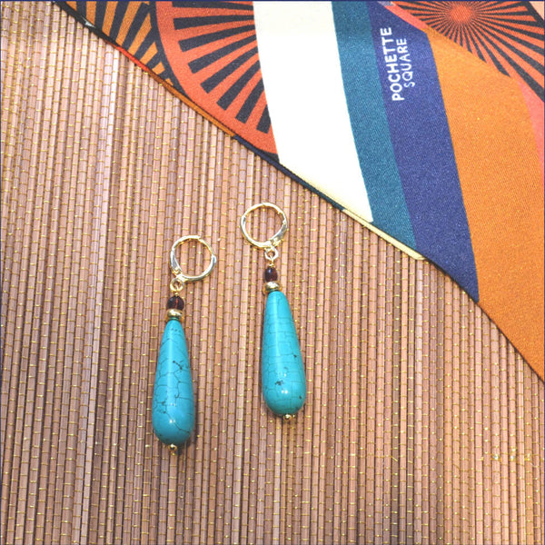 Boucles d'oreilles bulgaria, ces boucles d'oreilles pendante bleu originale sont dispo chez Naode Paris, boutique de bijoux à Paris 17 batignolles